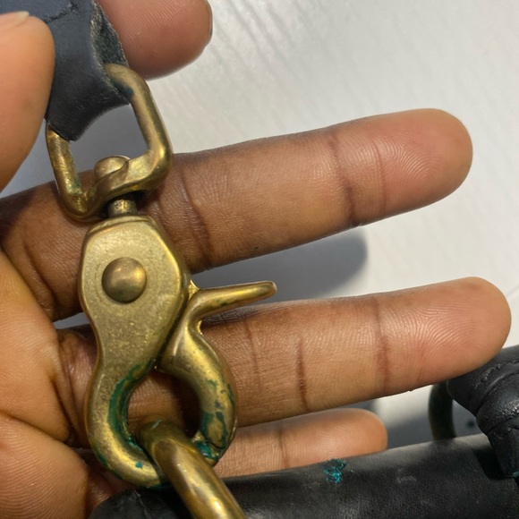 Coach Willis Bag Purse #9927
Black Leather Brass Buckle
Hungary Vintage 90s - Picture 9 of 12